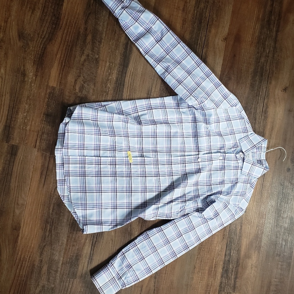 Men's button down longsleeve plaid Ledbury shirt.